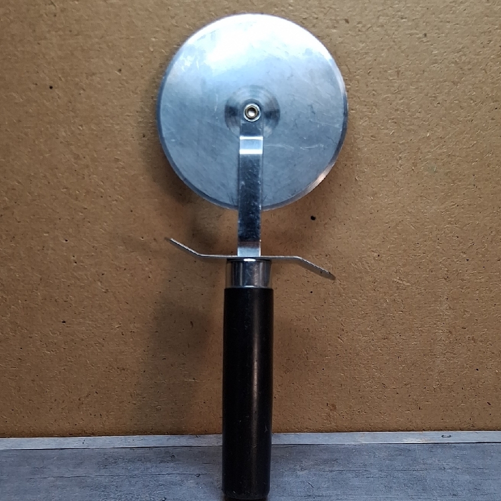 Retired Pamper Chef Pizza Cutter